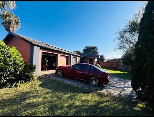 4 BEDROOM HOUSE FOR SALE IN THE REEDS